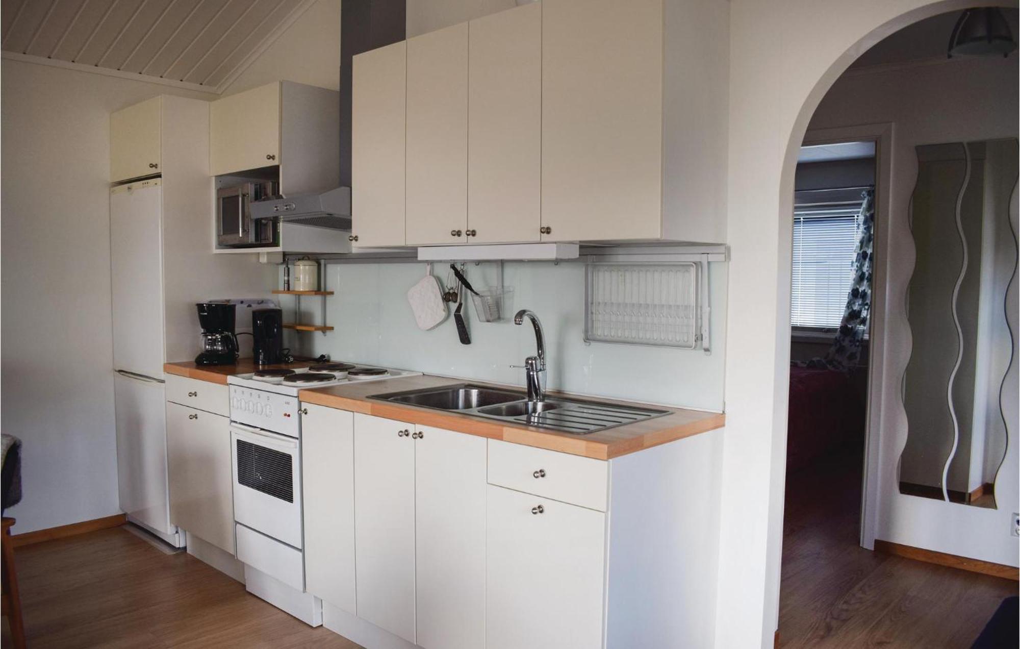 Amazing Home In Loettorp With House Sea View エクステリア 写真